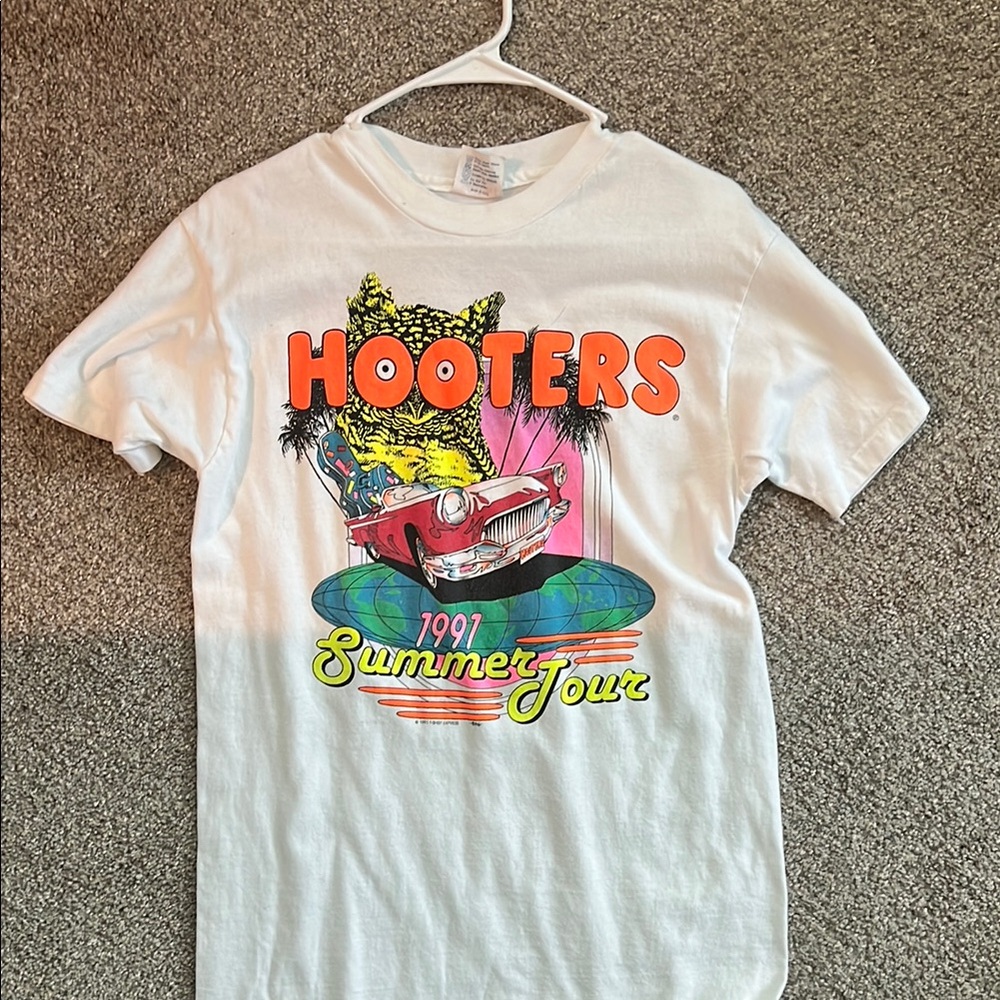 Hooters Mens M White Vintage Graphic T-Shirt